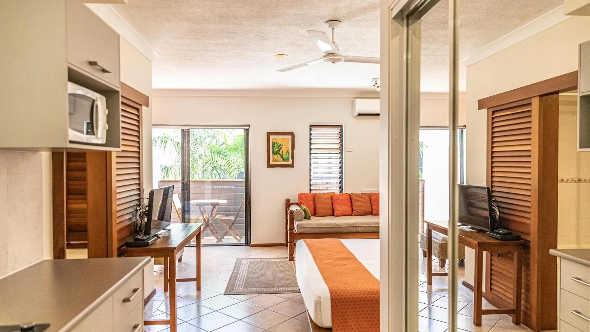 Hibiscus Resort & Spa - Official Onsite Reception & Check In Port Douglas