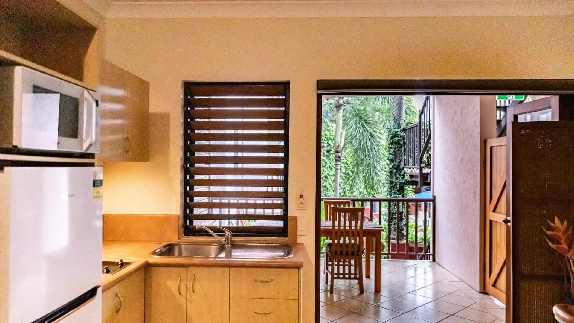 ****  Hibiscus Resort & Spa - Official Onsite Reception & Check In Port Douglas Australia