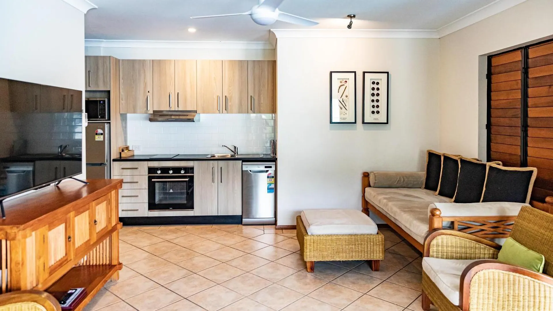Hibiscus Resort & Spa - Official Onsite Reception & Check In Port Douglas