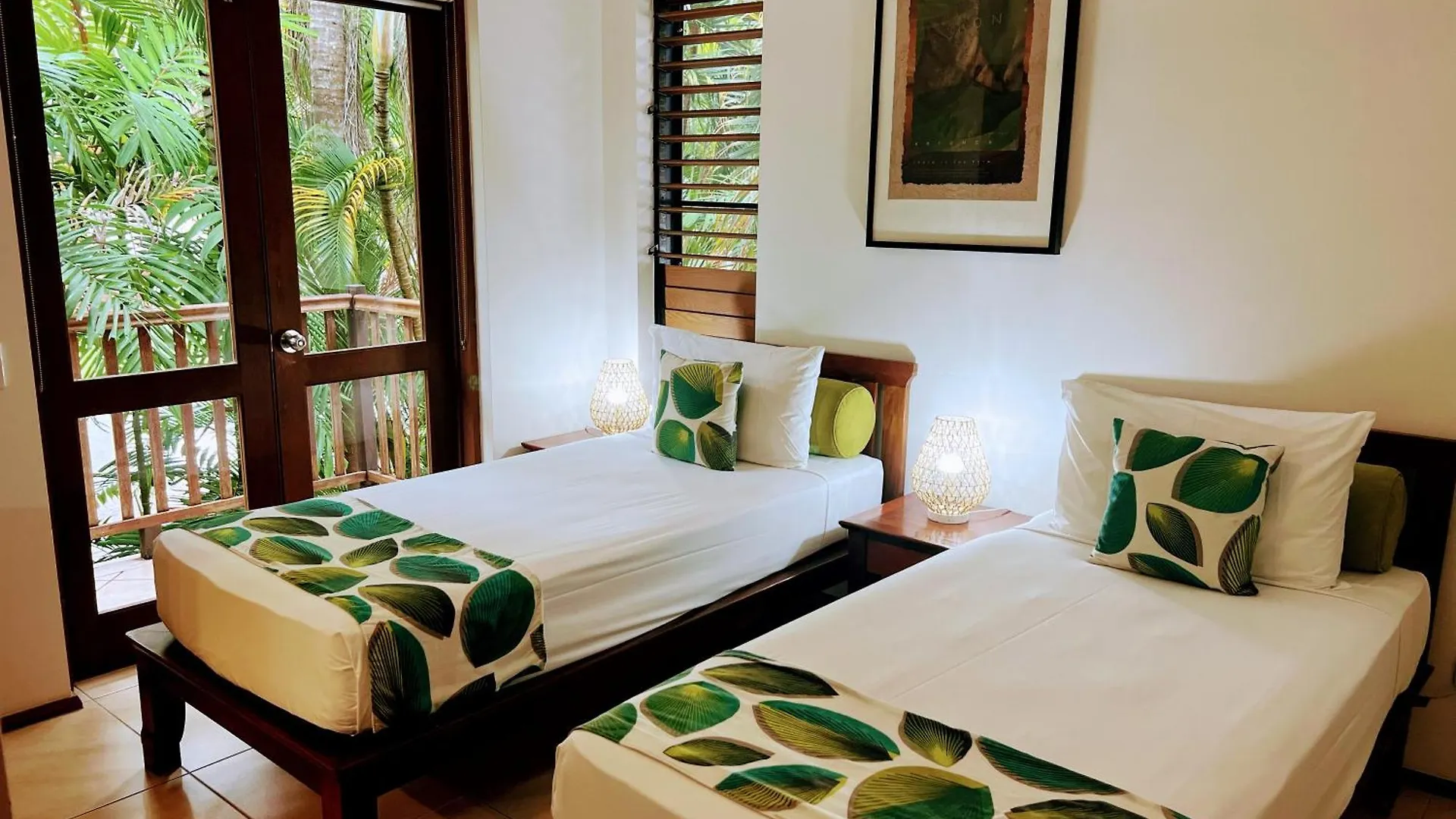 ****  Hibiscus Resort & Spa - Official Onsite Reception & Check In Port Douglas Australia