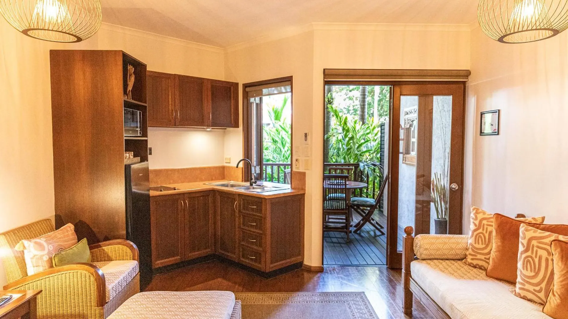 Hibiscus Resort & Spa - Official Onsite Reception & Check In Port Douglas