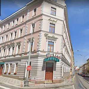 Carlton Hotell